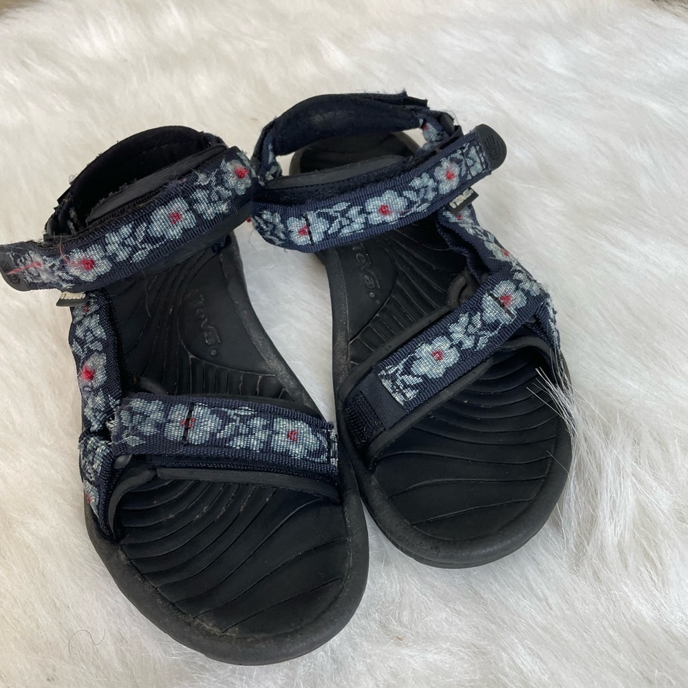 Tevas Floral Strap Sandals size 7